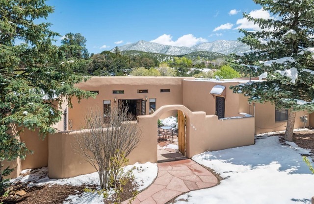 Apodaca - Spacious and Inviting