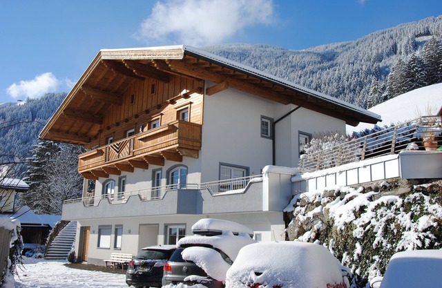 "App 5 persons" in the Apartment House Alpenjuwel near Ski Resorts