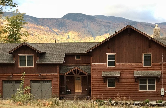 Appalachian Lodge -Large Custom 6 Bedroom Home with 4.5 Baths, 2 Master bedrooms