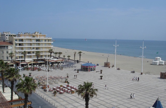 Appart 4 pers, beautiful sea view, central square, direct access to the beach