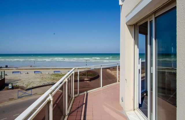 Appart'en Mer, on the beach