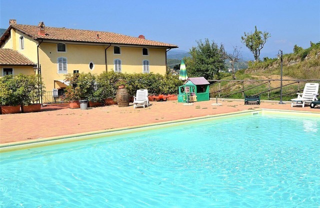Appartamento Clarabella B: A characteristic and welcoming two-story apartment that is part of a villa built on a hillside, surrounded by meadows and woods, with Free WI-FI.