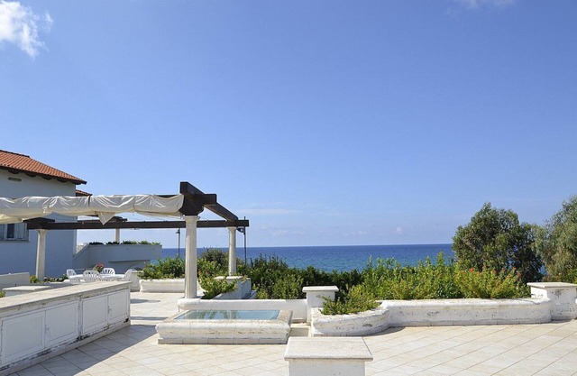 Appartamento Apollonia B: A pleasant and spacious one-story apartment that is part of a villa situated at a short distance from the beach, with Free WI-FI.
