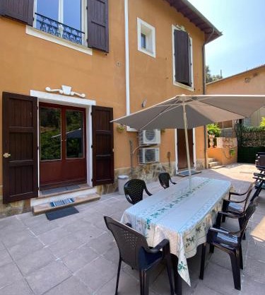 Appartement 2 pièces avec terrasse et parking, WIFI, climatisation