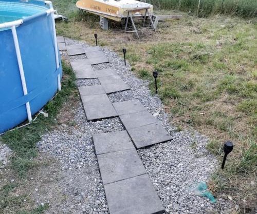 Appartement atypique avec piscine partagée.