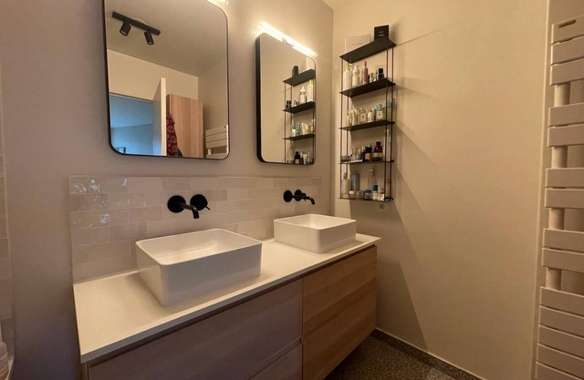 Appartement Avec Jardin, Exposé Plein Sud, Proche des Commerces et Transports