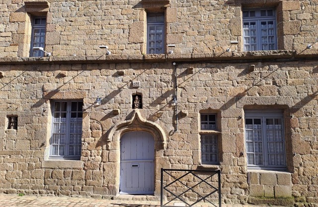 Appartement Centre Ville Dans une Authentique Demeure Bretonne du XVI ème