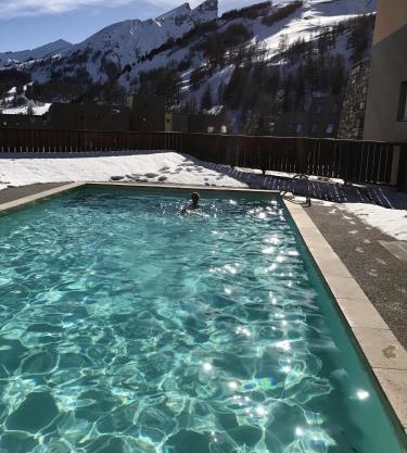 Appartement charmant a Allos vue montagne 285 m² piscine partagee