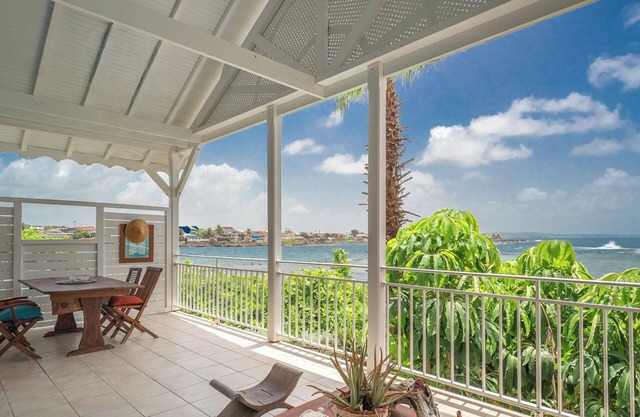 Appartement Côté Plage with nice views of Moule Bay walking distance to beach