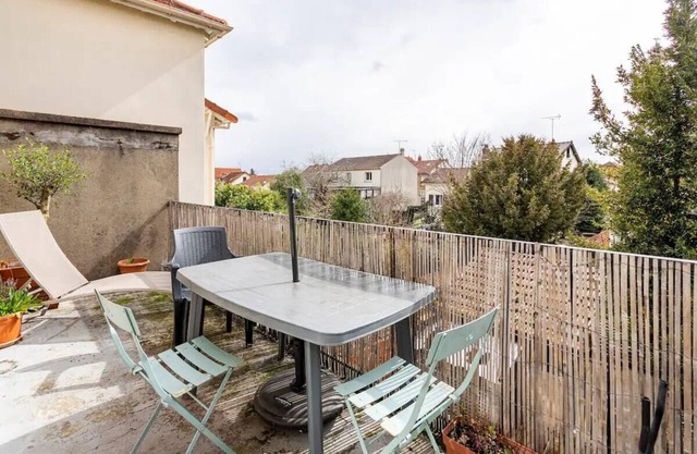 Appartement F3 Avec Terrasse et Stationnement Gratuit Proche Paris et Aéroport