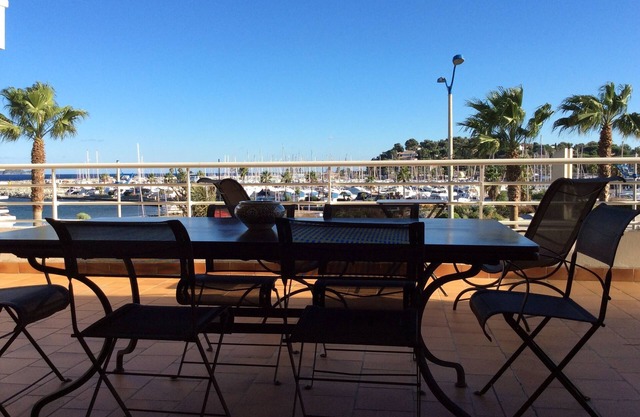 Appartement Face Au Port Et Plage, Plein Centre Ville, Grande Terrasse, Piscine