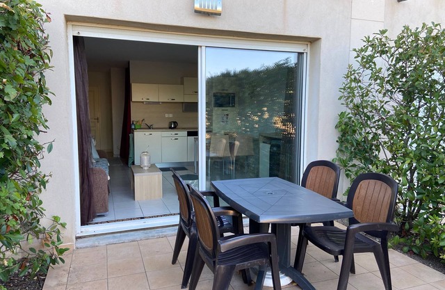 APPARTEMENT garden level, cosy single storey, sleeps 4 in 3* residence