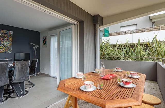 Appartement moderne avec terrasse - entre ville et plage, 3 chambres et parking à Anglet - FR-1-3-583