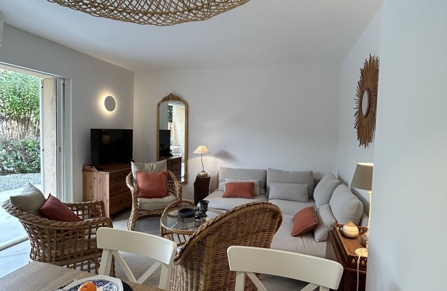 Appartement Rénové Avec Jardin et Parking à 5 mn à Pied de la Plage et du Centre