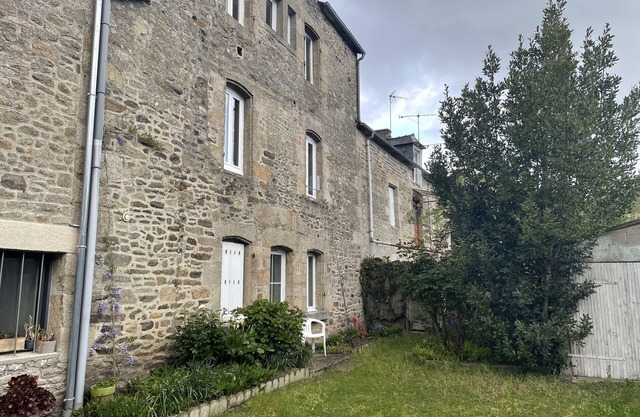 Appartement RDC Avec Cour Commune à 5 Minutes de la Gare