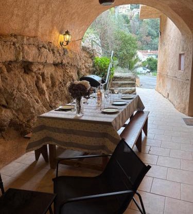 Appartement Spacieux Vue Montagne- Parking gratuit- Proche ÎLE ROUSSE