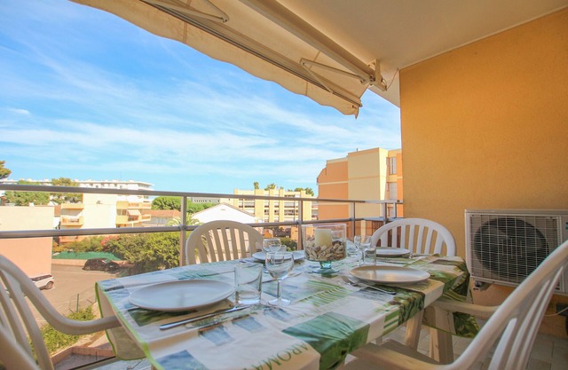 Appartement T3 Totalement Rénové Avec Terrasse au Centre Ville de Cavalaire