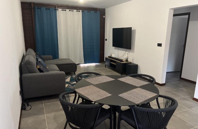 APPARTEMENT T3 COSY et PAISIBLE avec JARDIN à REMIRE-MONTJOLY
