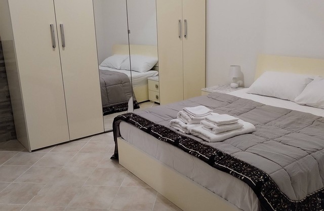 Appartment for small family, ma 4 person, king bed available, Pet friendly