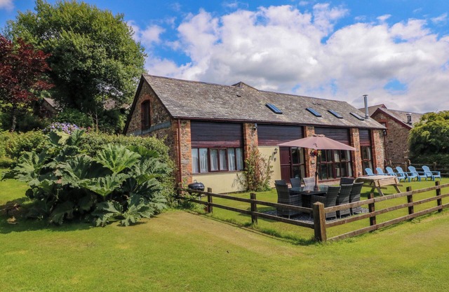 APPLE BARN, family friendly, luxury holiday cottage in South Molton