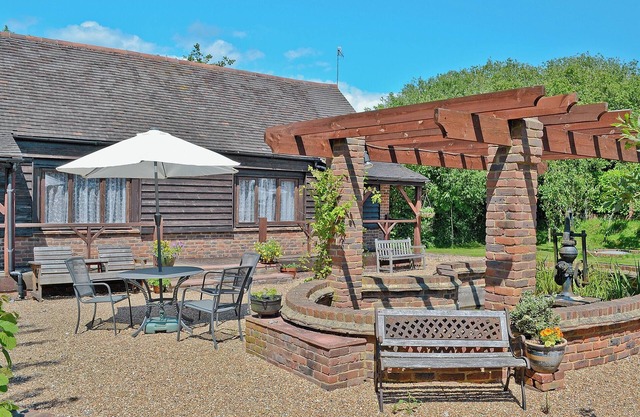 Apple Cottage - 27442