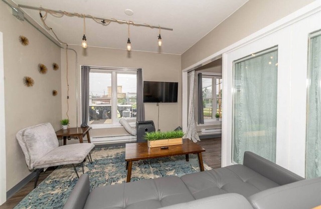 Appleton Apartment: 2 Bedrooms, Free Parking!