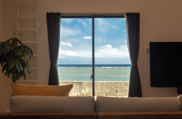 Approximately 10 minutes drive to downtown and airport! Stay" ⇨ "Live" "Another Home by the Sea" - Enjoy an extraordinary experience on Ishigaki Island and spend your time as you would in everyday life.
