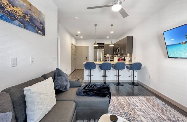 Apt 308 · Luxury Queen Suite/Pool |Free Parking| Hwy121| TPC
