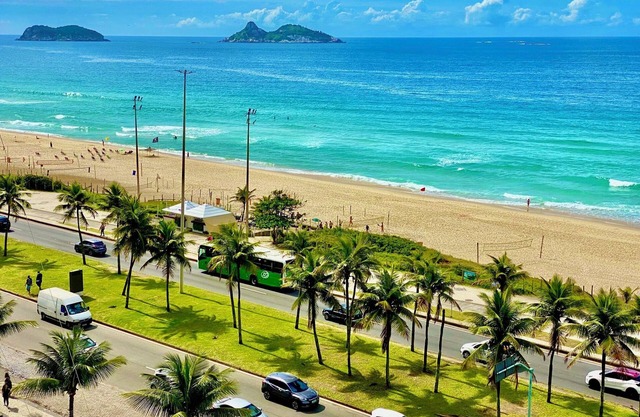 Apt at the Best Beach in Rio de Janeiro, with a Stunning View in Barra da Tijuca