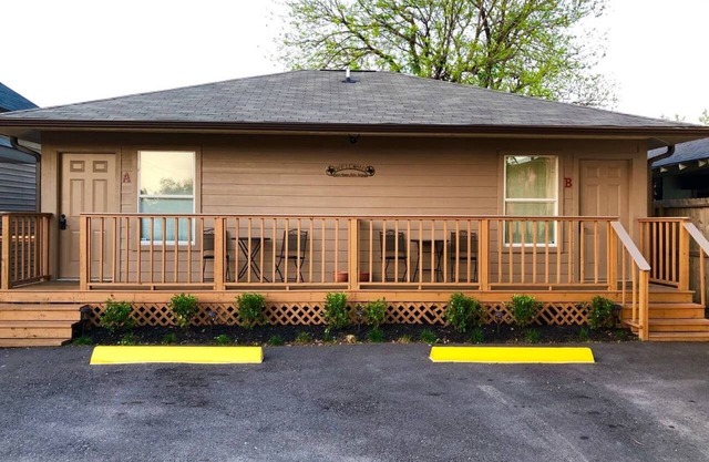 Apt B · EADO (Apt-B), 2 Miles To Downtown