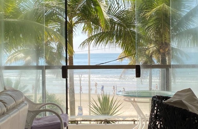 Apt in front of the beach of Asturias. Foot on the sand. Suitable for 8 guests.