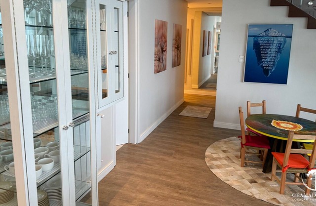 Apt Luxo 5 suítes em frente rua torta