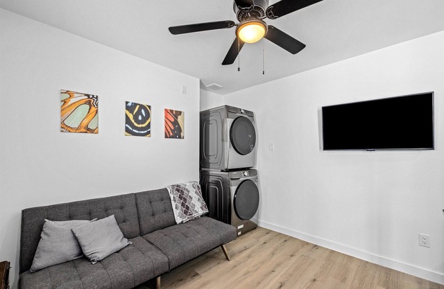 Apt Nr Downtown + Midtown | Games WiFi TV | Pets