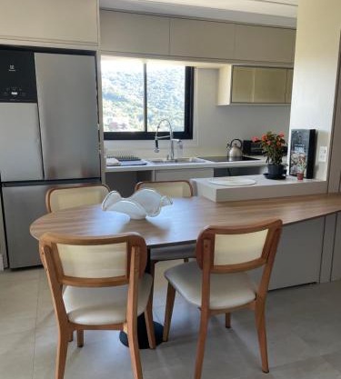 Apto 2Q na Praia Brava, 650m do mar, ao lado de Balneário Camboriú