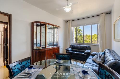 Apto confortável 800m do PQ Redenção EBA0401