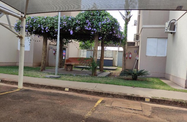 APTO EM CONDOMÍNIO FECHADO (B1-304)