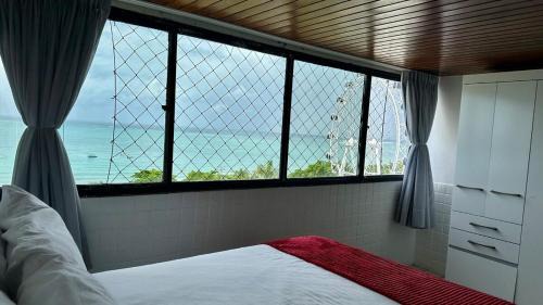 Apto Espaçoso Beira-Mar na Pajuçara 802