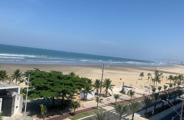 APTO FRENTE PARA MAR BOQUEIRÃO - PRAIA GRANDE