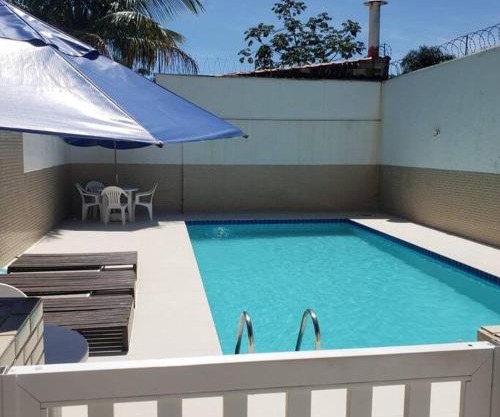 Apto no Jd Indaiá com piscina a 300m da praia