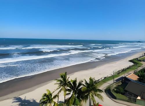 APTO PÉ na AREIA com Piscina - Centro Itanhaem