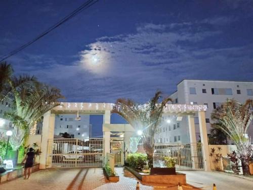 Apto perto do Hotel Premium com garagem, 3 camas, 2 quartos, portaria 24h