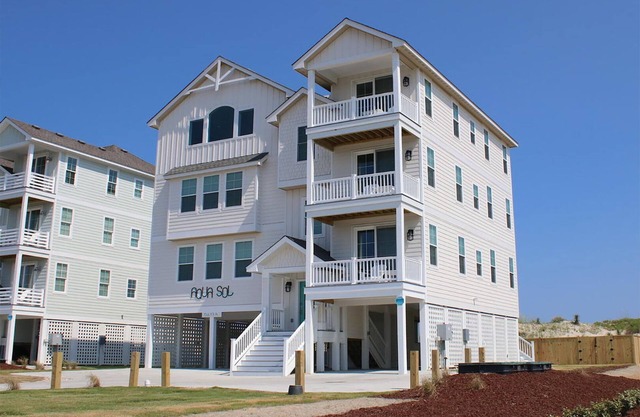 Aqua Sol at Hatteras 10 Bedroom Home, Pet-friendly with a Hot Tub, Private Pool, and Oceanfront!