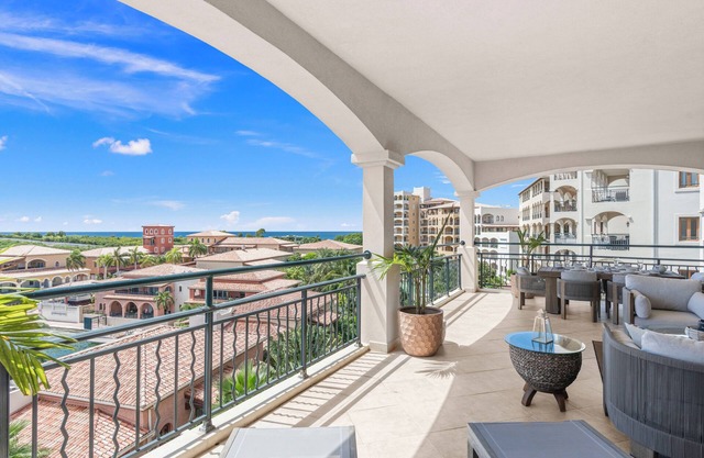 Aqua Vue - Luxurious 4 bedroom condo at Porto Cupecoy | Island Properties