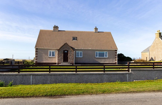 AR DACHAIGH, pet friendly, with open fire in Lochmaddy, North Uist