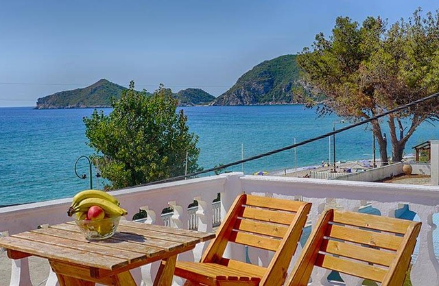 Arista Ferienwohnung 6 - mit Meerblick direkt am Strand von Agios Georgios Pagi