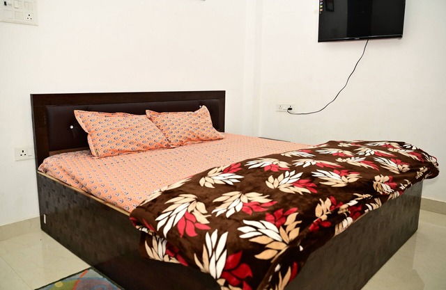 Aradhya Homestay Spacious 5-AC Bedrooms Ayodhya with Wi-Fi