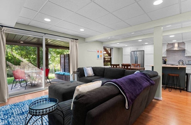 Arbor Hideaway - Brand New! Bring your dog!