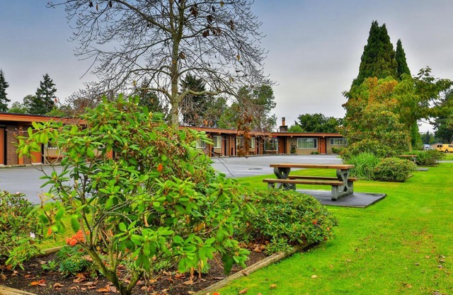 Arbutus Grove Motel