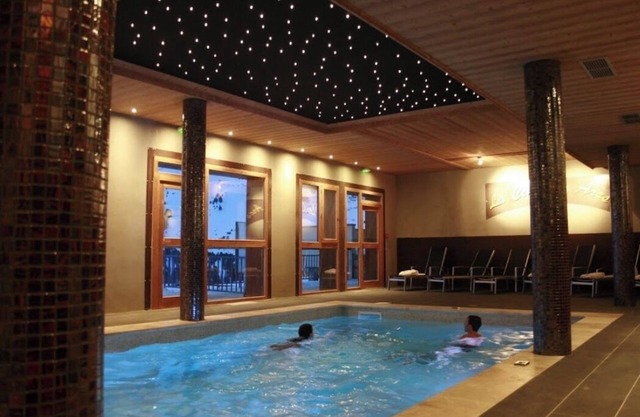 Arc 2000 - 4*. 46m2, 2 bedrooms 4/6 pers. Skiing, swimming pool, hammam, sauna.