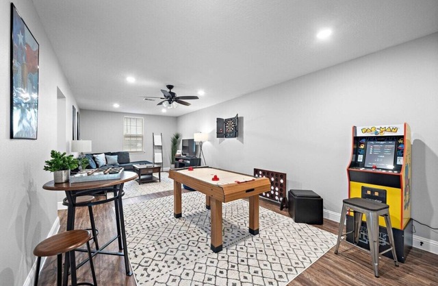 Arcade Covered Patio Sleep 10 3 Bedroom 2 Bath Game Room